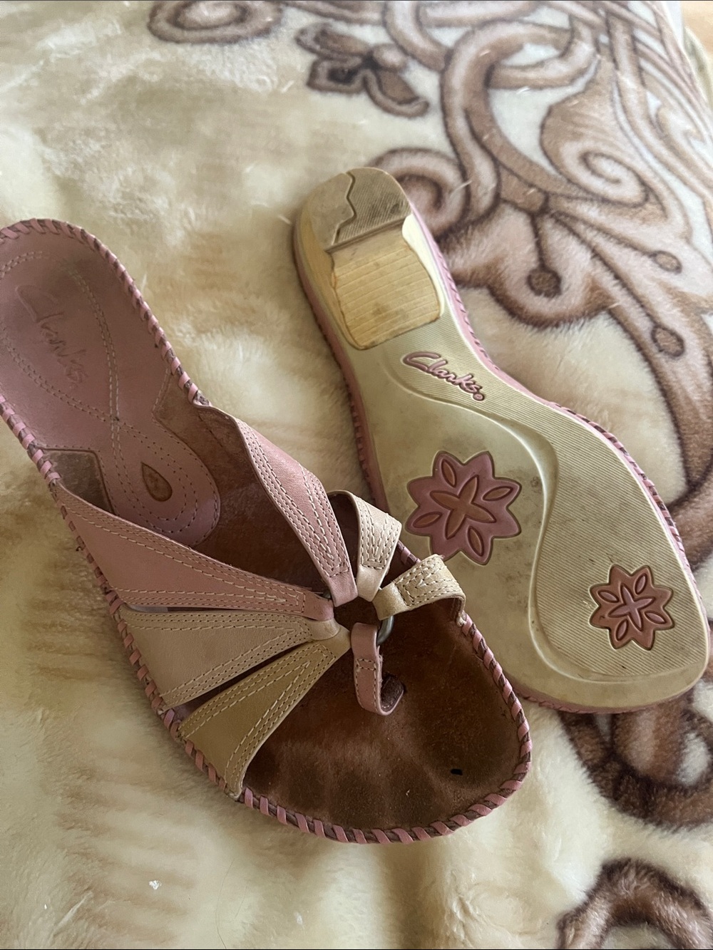 Clarks Two-Tone Pink and Beige Knotted Leather Slide Sandals